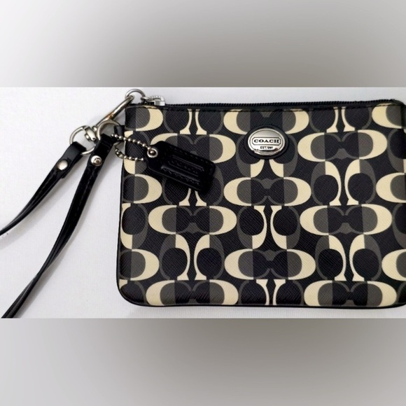 COACH Black and White Signature Wristlet, RARE. EUC - Picture 4 of 6